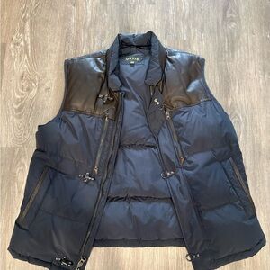 Orvis Men's Navy Puffer Vest